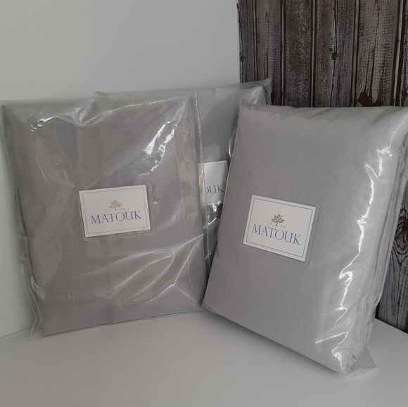 Matouk Thea 100% Linen King Duvet Cover and 2 Euro Shams Pool Gray - Picture 4 of 13